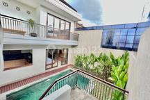 Disewakan Villa Private Lokasi Strategis di Seminyak