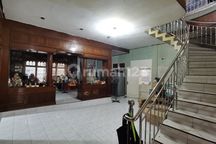 Dijual Rumah Bulatan Luas dan Lebar di Jl. Hasanuddin
