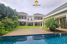 Disewakan Rumah Cantik Asri Bangunan Mewah Pintu Double Gate Dekat Sekolah Internasional Prancis dan MRT dan Kuliner Area Cipete Jakarta Selatan