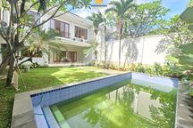 Disewakan Rumah Single House Cantik Siap Huni Lokasi Dekat Sekolah Internasioanal dan Kuliner Area Kemang Jakarta Selatan