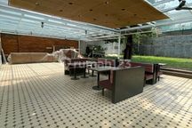 Disewakan Rumah Cantik Asri Bangunan Terawat bisa Kantor atau Ruang Usaha atau Restoran atau Cafe atau Klinik atau Multifungsi Parkiran bisa Banyak Harga Murah Dekat Sudirman dan Thamrin dan Senayan dan Mega Kuningan Area Menteng Jakarta Pusat