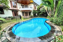 Disewakan Rumah Cantik Modern Asri bisa Kantor dan Tempat Tinggal Dekat Sekolah Internasional dan Dekat Kuliner Dekat Perkantoran Lokasi Dekat Tol Tb Simatupang dan Ampera Raya dan Kemang Raya Area Kemang Ampera Jakarta Selatan