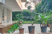 For Rent Rumah Bagus Cantik Harga Murah Asri Dalam Komplek Dekat Sekolah Internasional dan Dekat Kuliner dan Dekat Senayan dan Dekat Pakubuwono dan Dekat Senopati Area Kebayoran Baru Jakarta Selatan