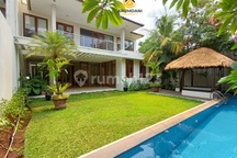 Disewakan Rumah Modern Siap Huni Lokasi Asri Dan Nyaman Tenang Dekat Sekolah Internasional Dan Dekat Kemang Raya Dan Dekat Kuningan Dan Kebayoran Baru Area Kemang Jakarta Selatan