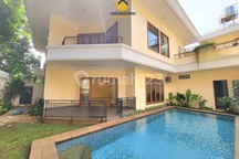 Disewakan Rumah Cantik Asri Bangunan Mewah Siap Huni Dekat Sekolah Jis dan Mall Pondok Indah Area Pondok Indah Jakarta Selatan