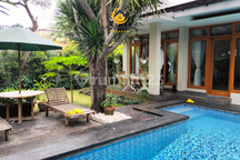 Disewakan Rumah Cantik Asri Bangunan Siap Huni Dekat Sekolah Internasional Dan Kuliner Bisa Kantor Dan Tempat Tinggal Area Kemang Jakarta Selatan