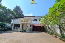 Dijual Cepat Rumah Mewah Area Premium Zona Komersial Bisa Buat Kantor Atau Hotel Atau Kost Kostan Atau Klinik Atau Rumah Sakit Atau Bank Atau Ruko Atau Supermarket Atau Restoran Atau Cafe Atau Lainnya Lokasi Pinghir Jalan Raya Jl. Antasari Raya Dekat Kema