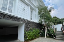 Dijual Rumah Mewah Baru Semi Furnish Lokasi Strategis Dekat Sekolah Internasional dan Kuliner Area Kemang Dalam Kemang Jakarta Selatan