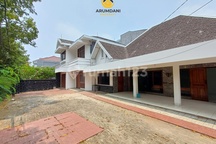 Disewakan Rumah Cantik Asri Bisa Kantor Dan Bisa Parkir Banyak Dan Lokasi Strategis Dekat Senayan Dan Pakubuwono Dan Dekat Area Senopati Kebayoran Baru Jakarta Selatan