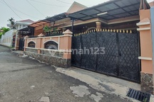 Dijual Cepat Rumah Asri Harga Murah di Bawah Pasaran Lokasi Strategis Dekat LRT dan Dekat Halim dan Sekolah dan Tol Area di Jatiwaringin, Pondok Gede, Bekasi Dekat Jakarta Timur