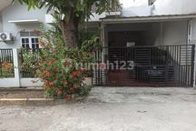 Rumah 2 Lantai Di Lingkungan Yang Nyaman, Tenang, Strategis, Di Pusat Kota