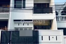 Disewakan Rumah di Tomang Rawa Kepa Raya, Jakarta Barat