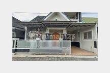 Rumah Kost / Homestay 5 Kamar Tidur Furnish Disewakan Jogja Area Jalan Godean, 3 Kamar AC, Dekat Mirota Godean, Sekolah Negeri Sman 2 Bener, Sekolah Tinggi Pertanahan Stpn, Sekolah Mutiara Persada, Dekat Tugu Jogja, Asmi Santa Maria, Mang Engking Soragan