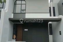 Disewakan Rumah 2 Lantai Baru Gress di Citraland Gresik