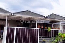 Rumah Cantik Semi Furnish Jalan Perumahan 10 M Dekat Kampus Ums dan Rs Uns Solo