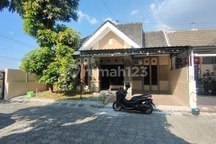 Rumah Bagus Full Furnish Dekat Solo Kota