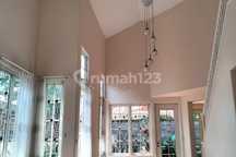 Dijual Rumah Siap Huni Dengan LT 312m2 Berlokasi Strategis 