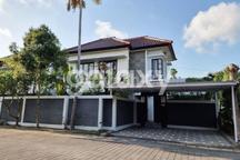 Villa Lokasi Strategis di Bale Mansion Sunset Road Kuta Badung, Bali