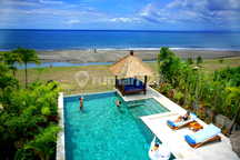 Villa Beachfront Eksklusif 1.400 M² di Melaya - Private Boathouse, Properti Langka di Bali Barat