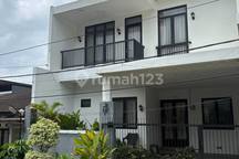 Rumah 2 Lantai di Komplek Terbaik Cinere Siap Huni