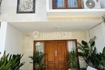 Rumah Kontrakan 2 Lantai di Kerobokan Bali Dekat ke Kuta