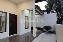 Rumah Bulu Siliwangi Dekat Tugu Muda Semarang Kota