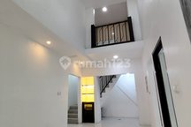 Rumah Mewah Minmalis Lokasi Strategis di Pondok Jati