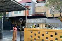 Rumah, 2 Lantai Akses Jalan 2 Mobil di Sunset Road, Kuta, Bali