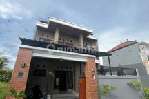 Disewakan Rumah Baru 2 Lantai Siap Huni Lokasi Strategis