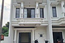 Rumah Dua Lantai Lokasi Dekat Area Perkantoran Margonda Depok,Kampus Universitas Indonesia dan Exit Pintu Tol Cijago Margonda