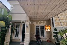 Rumah Take Over Dekat Dengan Stasiun Kereta Dan Alun Alun Depok , Lokasi Dalam Komplek Dan Kondisi Siap Huni