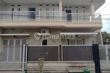 Rumah Sewa 2 Lantai di Ikan Ikan Lowokwaru Malang Banyak Kamar