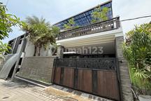 Rumah 3 Lantai Di Jalan Raya Canggu Gg Pratama No 2.