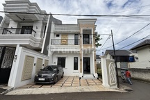 Rumah 2 Lantai Hunian Desain Elegan Cilandak Jaksel Termurah SHM