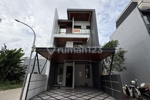 Rumah Mewah 3 Lantai + Rooftop Jagakarsa, Jakarta Selatan