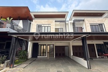Rumah Modern 3 Lantai di Lenteng Agung Selangkah Stasiun