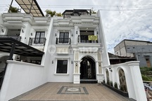 Rumah Mewah 3 Lantai + Rooftop di Jagakarsa, Jakarta Selatan
