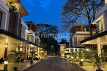 Rumah Siaphuni 3 Lantai Di Lebak Bulus Dekat Mrt Tol Termurah