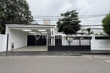 Rumah Sultan Pinggir Jalan Raya Utama Cilandak, Jakarta Selatan