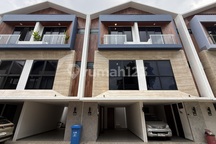 Hunian 3,5 Lantai Konsep Scandinavian Ala Apartement di Cilandak.