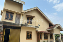 Dijual Rumah + Halaman Luas - Macan Kumbang, Palembang