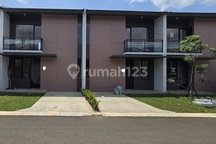 Rumah Siap Huni 1,5 M Dengan Fasilitas Lengkap Rumah Ppjb Bagus Di Cluster Cendana Crest Drive, Jl. Park Serpong, Legok, Legok, Tangerang, Banten, Indonesia, 15820, Legok