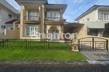 Rumah Cantik 2Lt, Nyaman, Tengah Kota