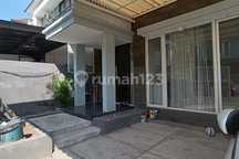 Disewakan Rumah Graha Family,Dengan Lokasi Strategis Deket Pakuwon Mall