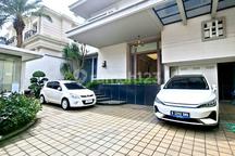 DISEWAKAN - Rumah Menteng Luxury Fully Furnished - Bangunan Kokoh - Siap Huni Dekat Kuningan Dan Senayan Dan Thamrin Dan Sudirman Area Menteng Jakarta Pusat