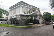 Rumah Elit di Perumahan Galaxy Bumi Permai Araya 2, Surabaya