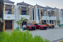 Rumah Mewah berdesign Villa Bali, sudah siap huni dekat dengan Stasiun LRT Harjamukti Cibubur. SHM