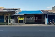 Rumah untuk Usaha Pinggir Jalan Raya di Way Halim
