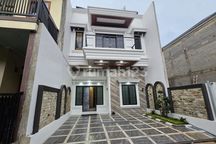 Rumah Mewah Anti Banjir. Tanah Luas, Bangunan Gak Ada Lawan