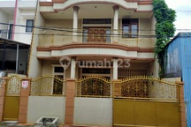 Dikontrakkan Rumah di Taman Palem